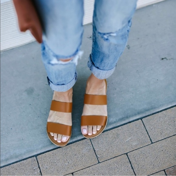 ⚡️RESTOCK ⚡️5⭐️ CAMEL SLIP ON FLAT SANDALS- Shoe - Picture 3 of 3